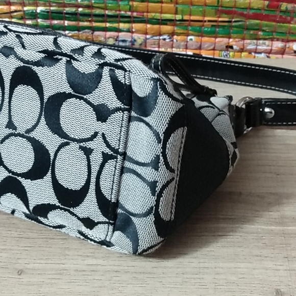 Coach - Picture 3 of 5